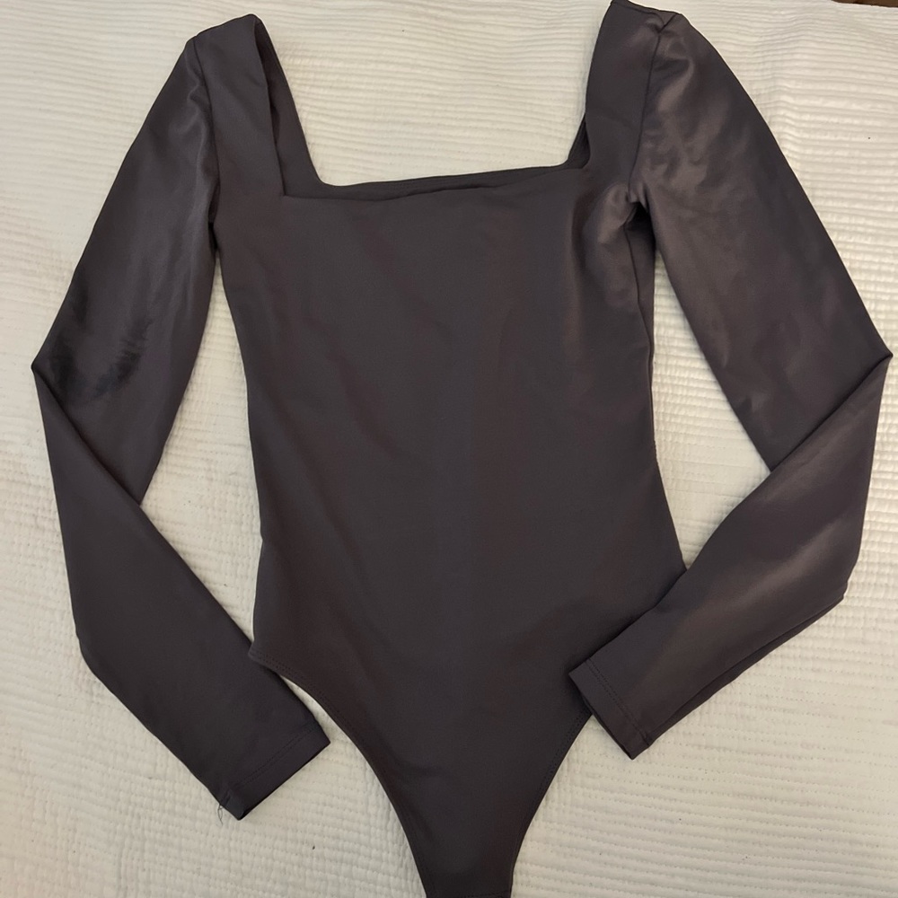 Babaton contour square neck top (charcoal)